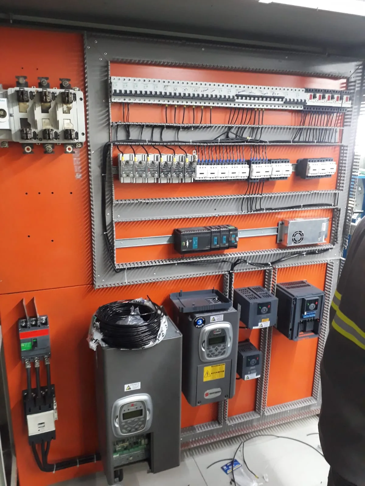 Painel elétrico industrial montado pela ESC